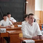 В Дербенте спасатели извлекли мужчину из камней на берегу моря