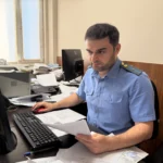 Фасад многоэтажки в Каспийске признали угрозой для жизни людей
