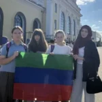 Ислам Махачев уловил акулу в Атлантическом океане