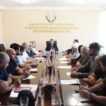 В Дагестане на трассе загорелся грузовик после падения высоковольтного провода; водитель погиб на месте
