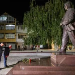 В Махачкале Сергей Кириенко и Фёдор Щукин возложили цветы к памятнику Расулу Гамзатову