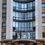 Медцентр в Махачкале убрал рекламные щиты после жалобы в УФАС